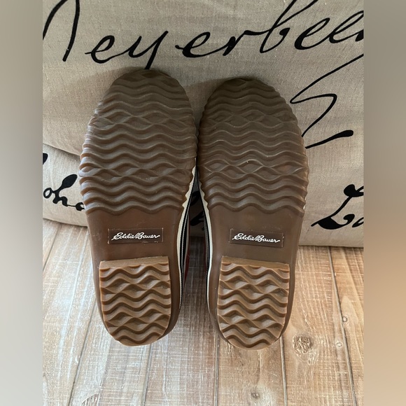 Brand new- Eddie Bauer Mid Boot. - Picture 9 of 9